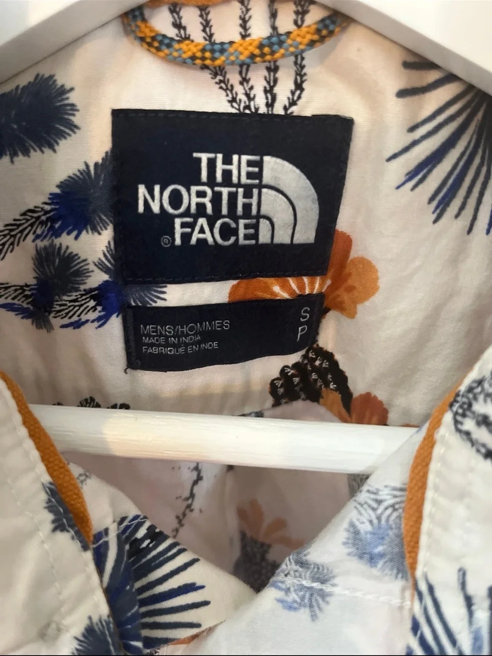 Men’s S North Face Bay Trail Desert Pattern shirt